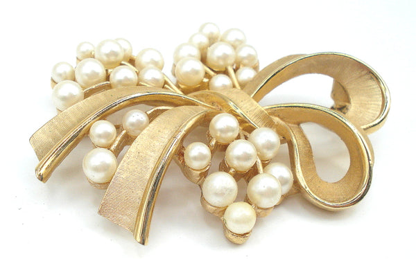 Trifari Brooch 2.5" Brushed Gold Tone Tied Bow on Pearl Bouquet