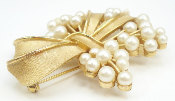 Trifari Brooch 2.5" Brushed Gold Tone Tied Bow on Pearl Bouquet