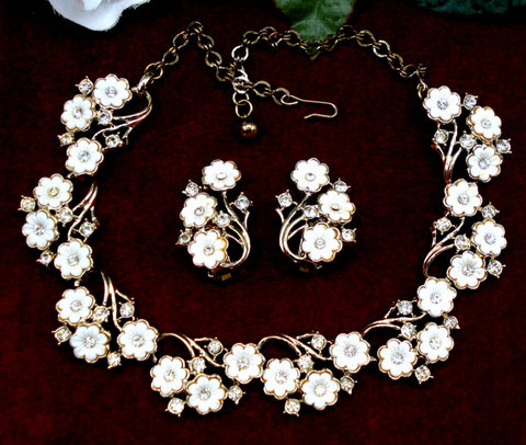 Pretty White Flower Set