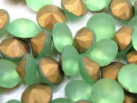 6.3mm (3189) (28ss) Peridot Frosted Matte Round Buff Top Doublet